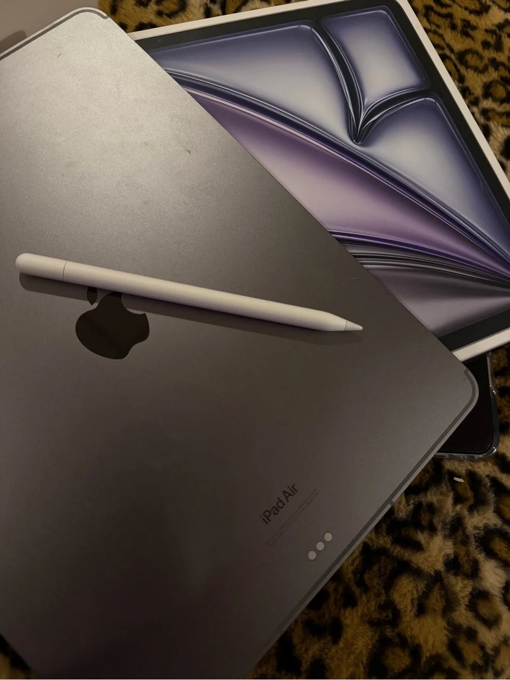 Apple iPad Air with Apple Pencil- 128GB + Celluar